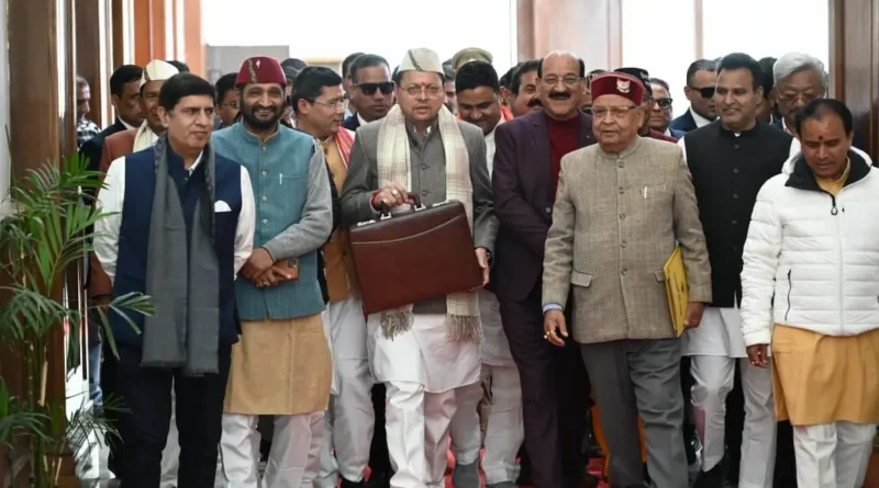 वर्ष 2047 तक उत्तराखंड को आत्मनिर्भर बनाना हमारा संकल्प जताते हुए गैरसैंण में मुख्यमंत्री पुष्कर सिंह धामी।